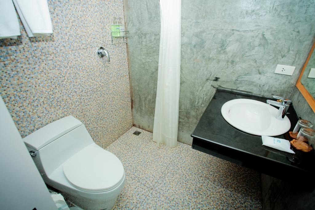 Chaphone Guesthouse Phuket Værelse billede