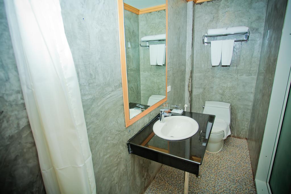 Chaphone Guesthouse Phuket Værelse billede
